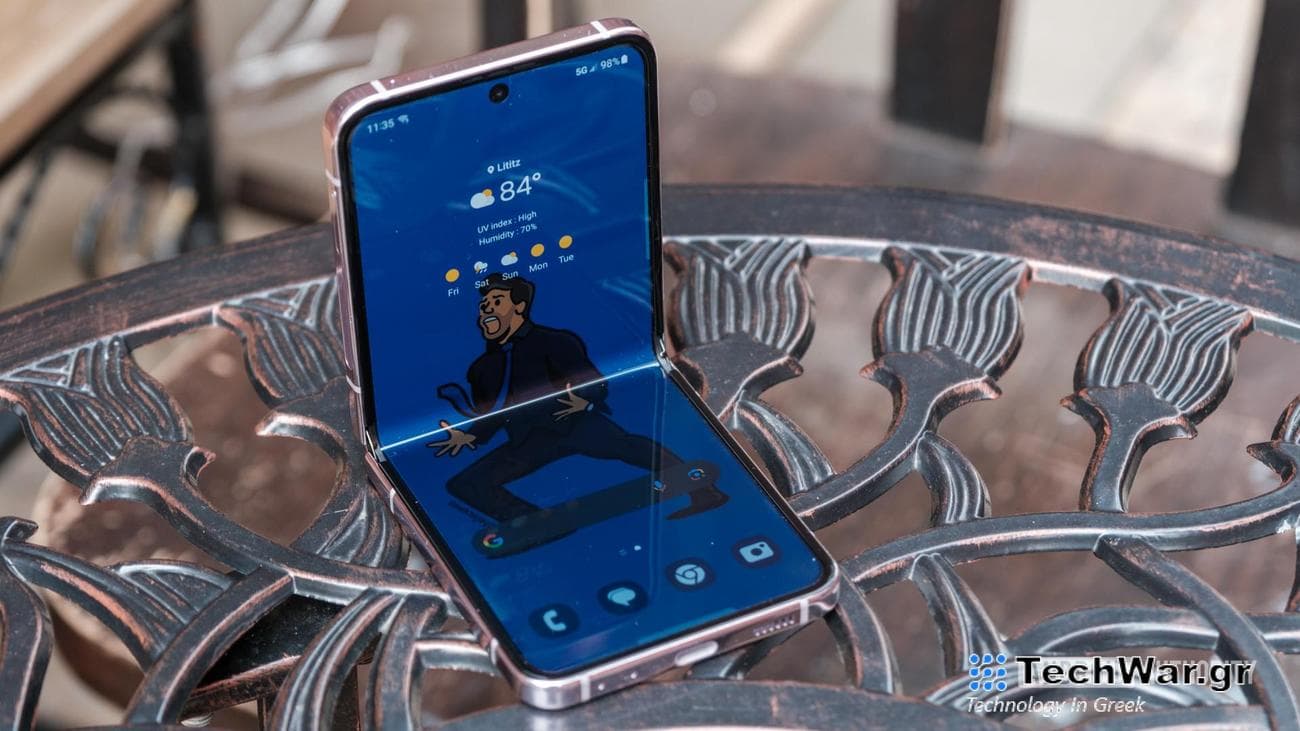 samsung galaxy z flip 5 main display half open