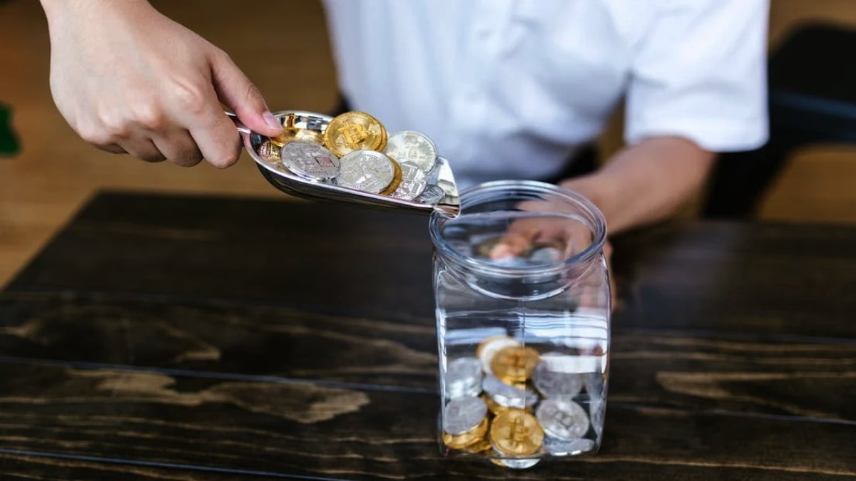 Crypto Price Today: Bitcoin Stays Resilient Above $34,000, Most Altcoins See Gains