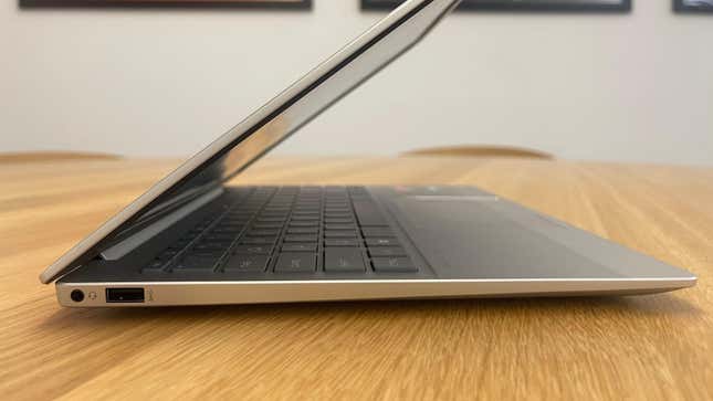 Ένας εντυπωσιακός φορητός υπολογιστής προϋπολογισμού με εξαιρετική οθόνη, Ένας εντυπωσιακός φορητός υπολογιστής προϋπολογισμού με εξαιρετική οθόνη, TechWar.gr