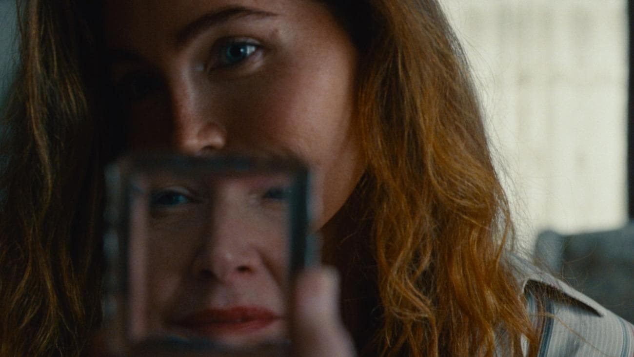 Η Trace Lysette και η Patricia Clarkson μπαίνουν "Μόνικα."