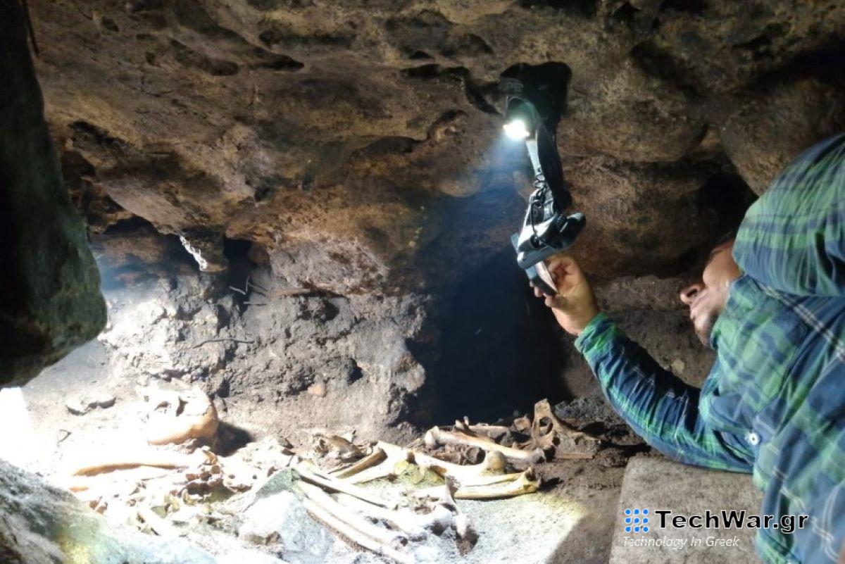 Εικόνα από το εσωτερικό του σπηλαίου - τάφου στο Τουλούμ του Μεξικού.