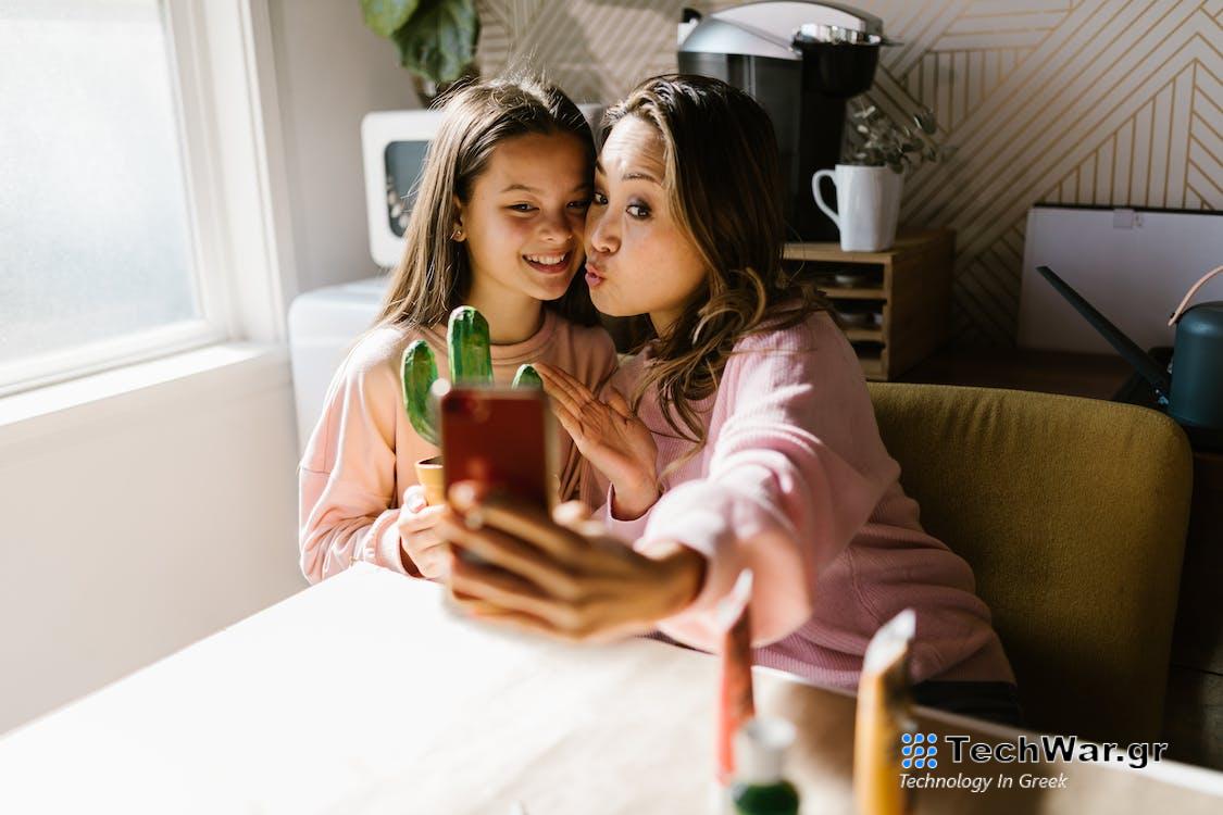 Μη ρισκάρετε με φωτογραφίες παιδιών στο Διαδίκτυο – Πώς θα τις κατεβάσετε