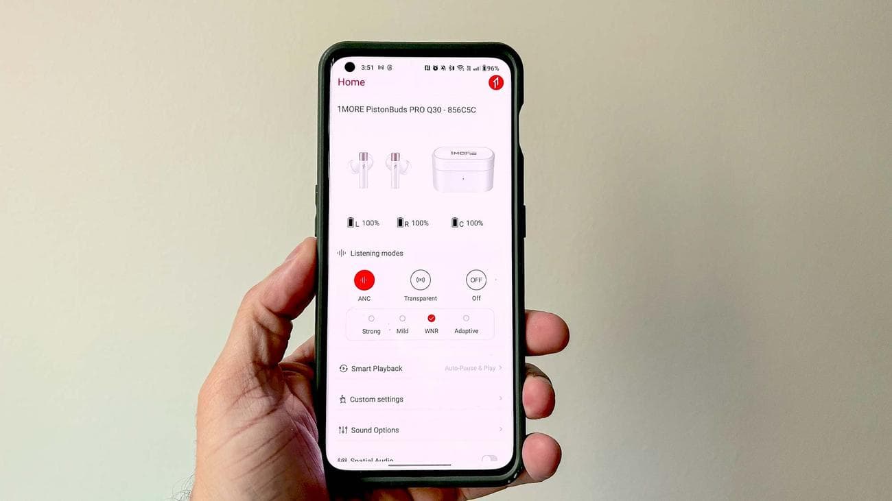 1Περισσότερα Piston Buds Pro Q30 που εμφανίζει την εφαρμογή ελέγχου