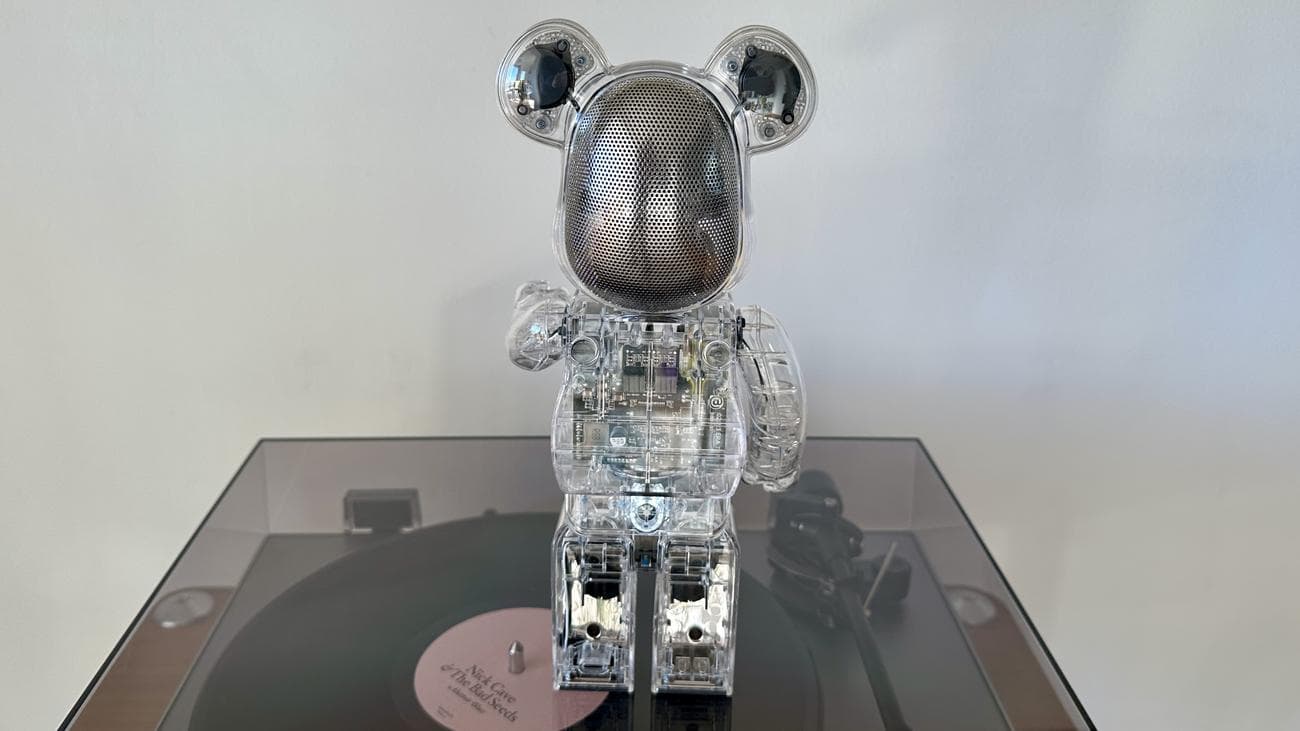 Ηχείο Bearbrick Audio 400% Bluetooth από πίσω