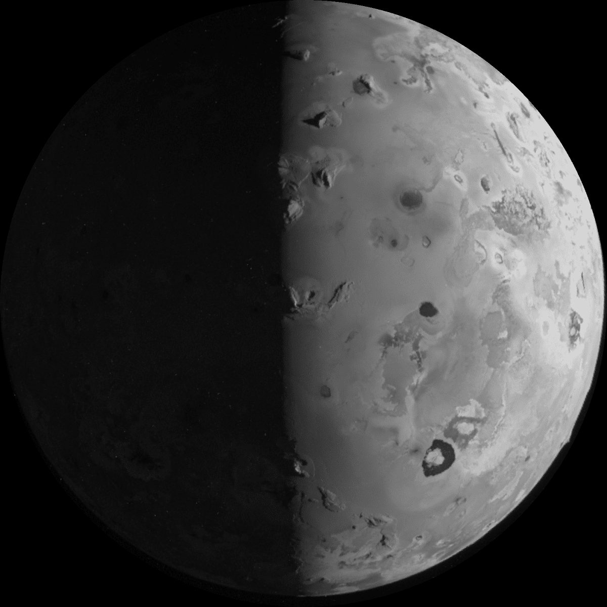 NASA: Νέες εκπληκτικές εικόνες από το ηφαιστειακό φεγγάρι του Δία, NASA: Νέες εκπληκτικές εικόνες από το ηφαιστειακό φεγγάρι του Δία, TechWar.GR