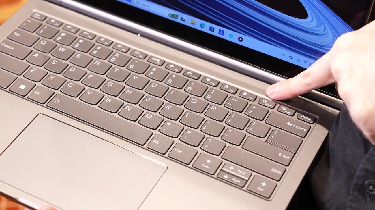 Πρακτική αναθεώρηση Lenovo ThinkBook Plus Gen 5 Hybrid: Το tablet Android συναντά τον φορητό υπολογιστή Windows, Πρακτική αναθεώρηση Lenovo ThinkBook Plus Gen 5 Hybrid: Το tablet Android συναντά τον φορητό υπολογιστή Windows, TechWar.GR