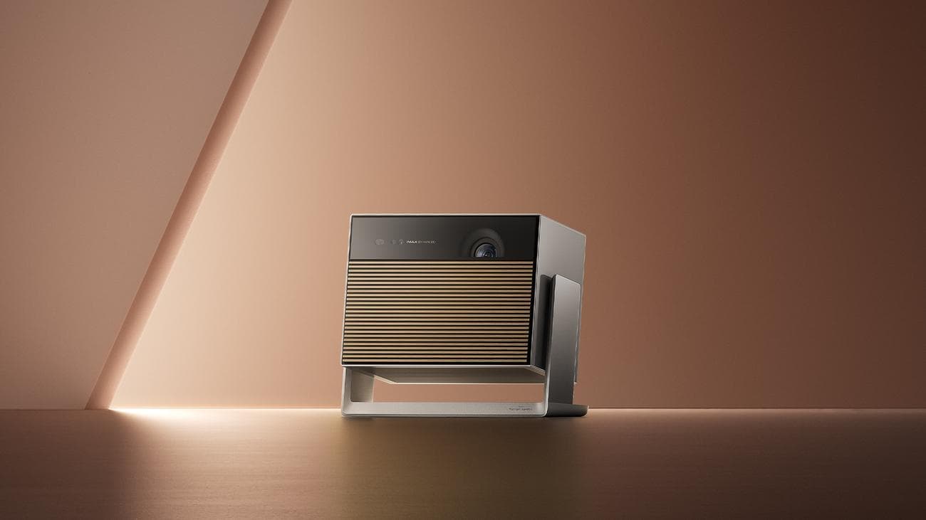 Αυτό το φως οροφής τριπλασιάζεται ως προβολέας ταινιών και ένα έξυπνο ηχείο -, Αυτό το φως οροφής τριπλασιάζεται ως προβολέας ταινιών και ένα έξυπνο ηχείο –, TechWar.GR