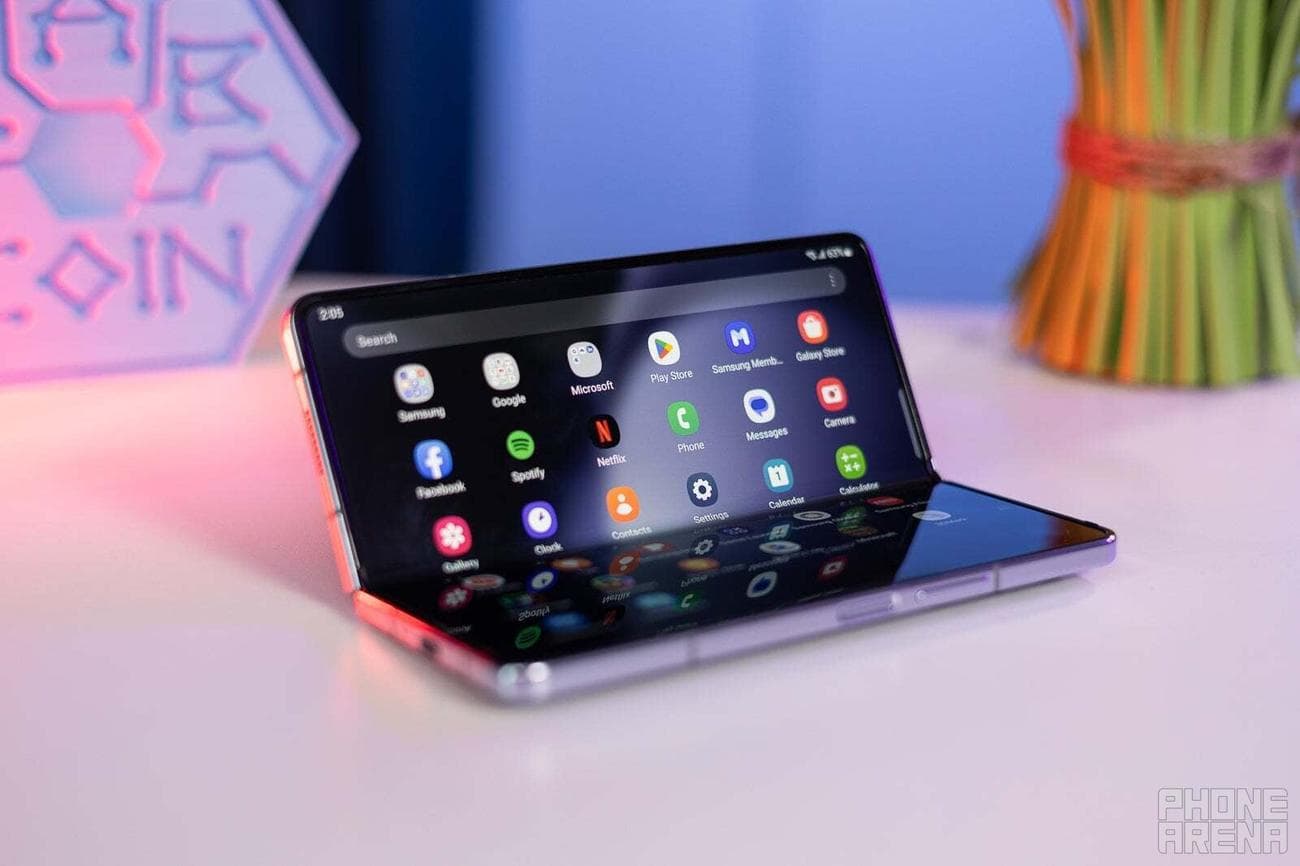 Why iPhone users "hate" Android: switching from flagship iPhone to folding Android in 2024