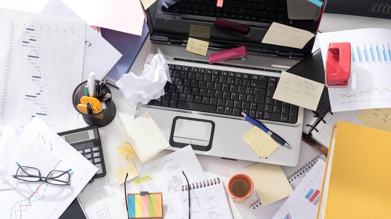 Ακατάστατο γραφείο