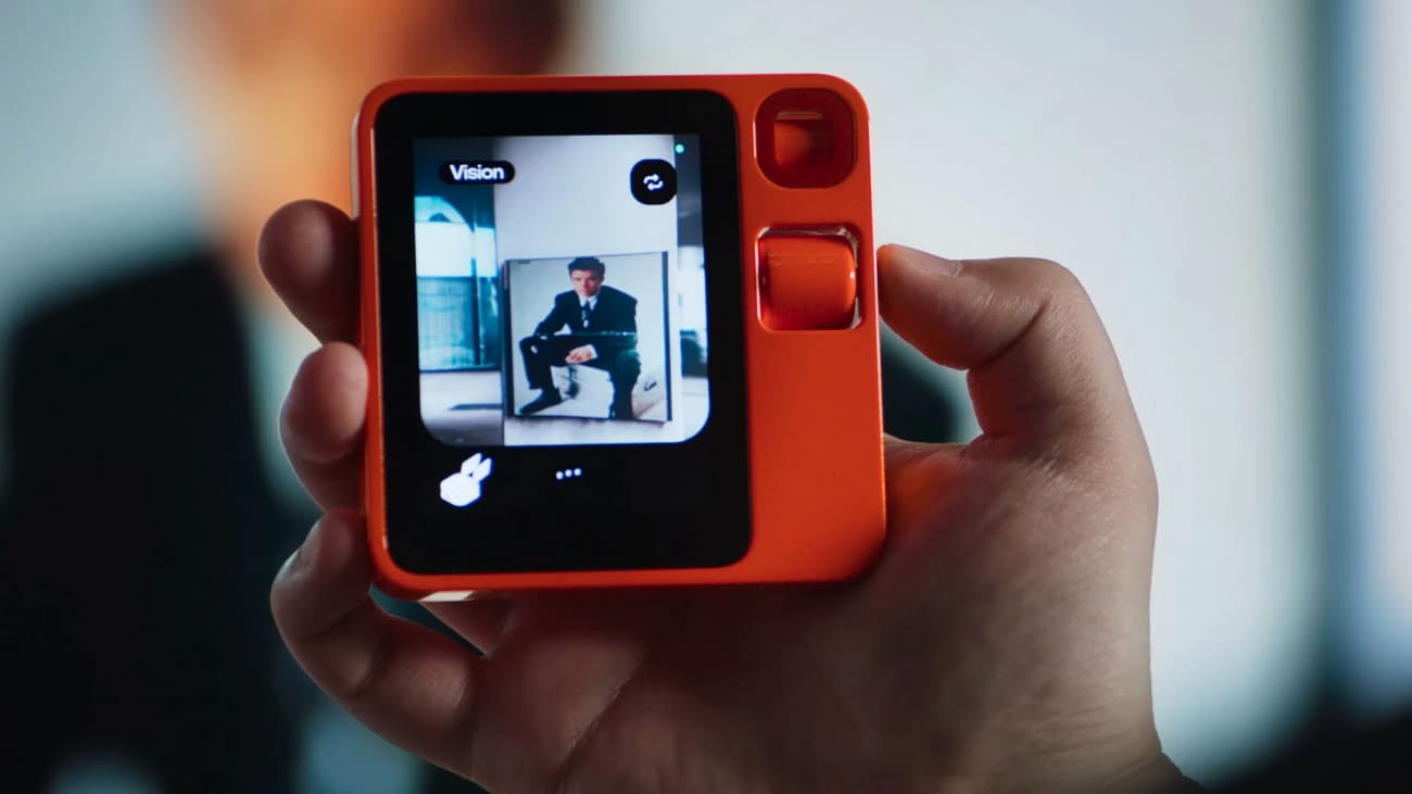 Το Rabbit R1 είναι ένα gadget με τεχνητή νοημοσύνη που δεν μοιάζει με τίποτα από όσα έχεις δει μέχρι σήμερα, Το Rabbit R1 είναι ένα gadget με τεχνητή νοημοσύνη που δεν μοιάζει με τίποτα από όσα έχεις δει μέχρι σήμερα, TechWar.GR