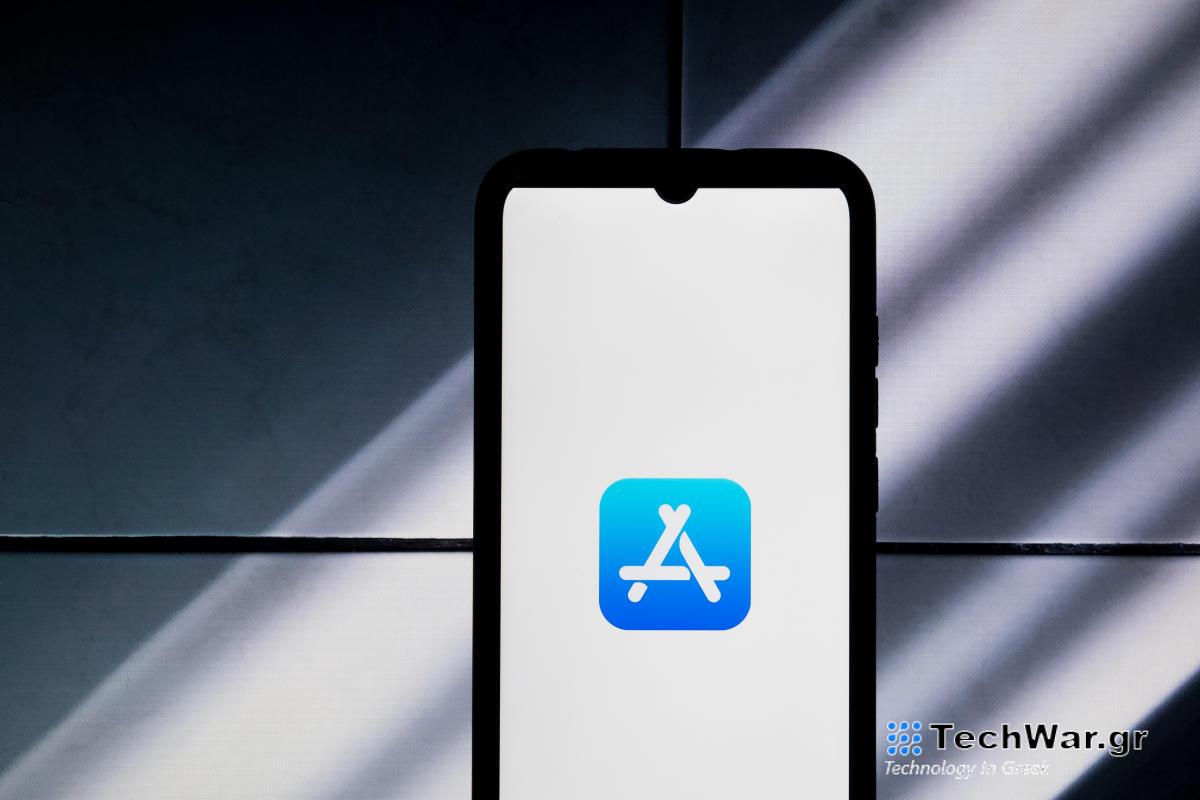Η Apple φέρεται να σχεδιάζει να χρεώσει τους προγραμματιστές εάν προσφέρουν εφαρμογές με πλευρική φόρτωση
