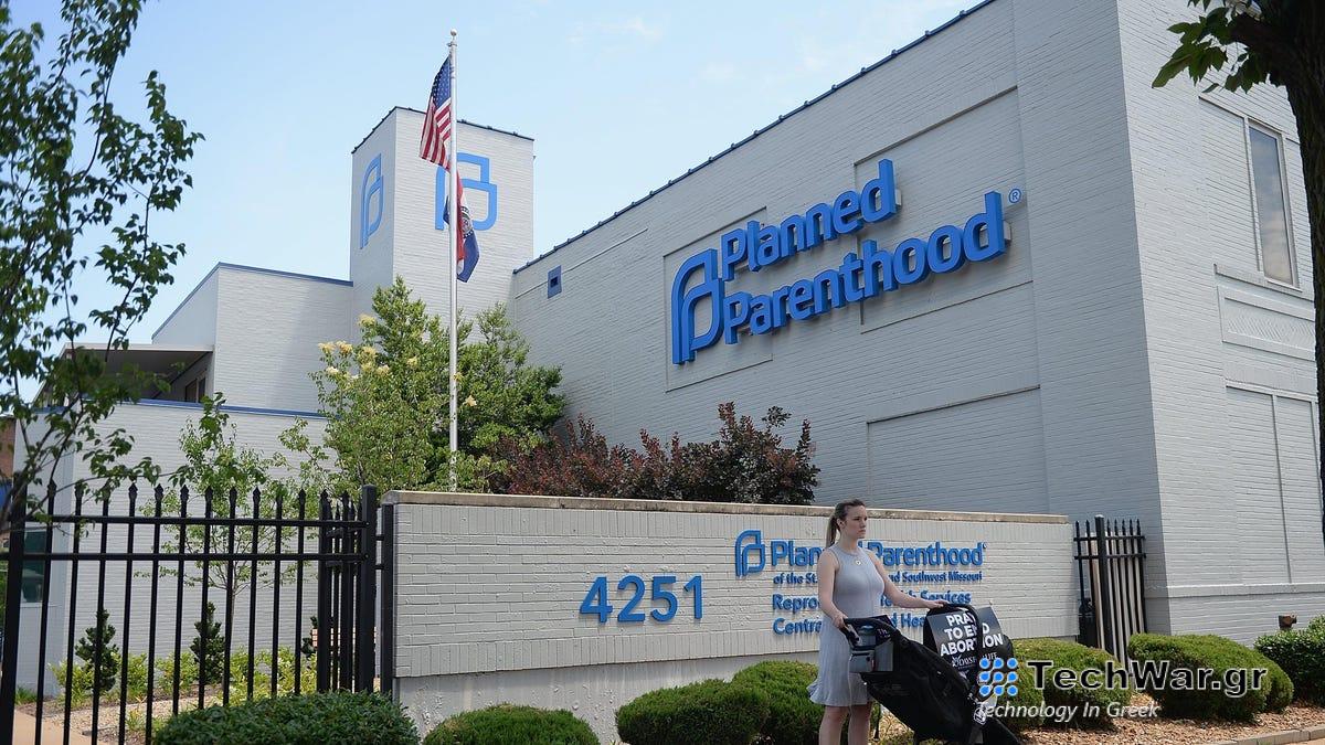 Η Google παρακολουθεί τις επισκέψεις σε κλινική αμβλώσεων παρά την υπόσχεσή της να σταματήσει, η μελέτη διαπιστώνει
