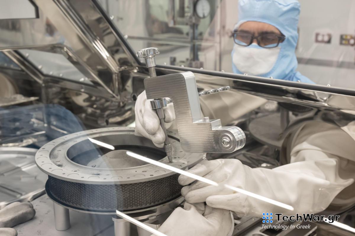 Η NASA πήρε τελικά το κολλημένο καπάκι από το δοχείο δειγμάτων του αστεροειδούς Bennu