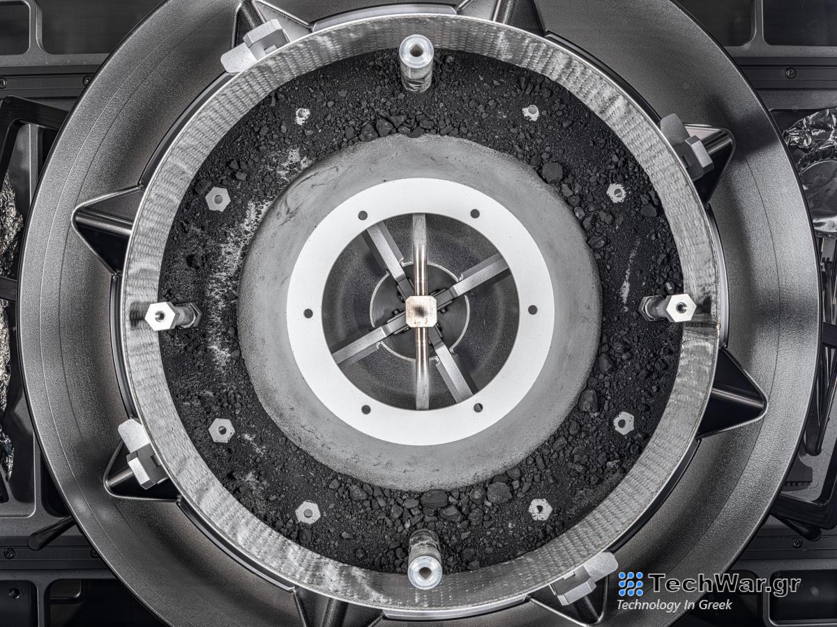 Ρίξτε μια ματιά στο πλήρες δείγμα αστεροειδούς Bennu σε όλο του το μεγαλείο