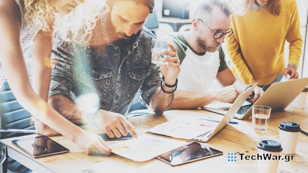 Persone al lavoro in ufficio