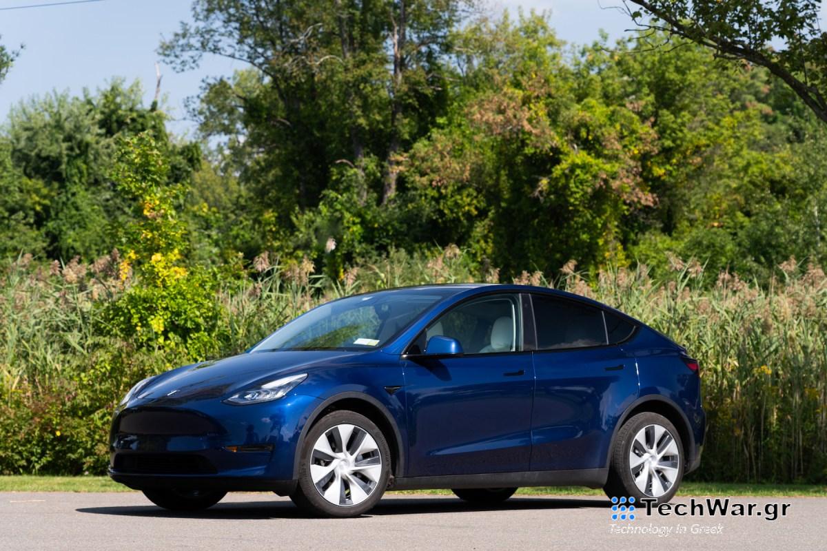 Τα φθηνότερα αυτοκίνητα της Tesla τη βοήθησαν να σημειώσει άλλη μια χρονιά ρεκόρ
