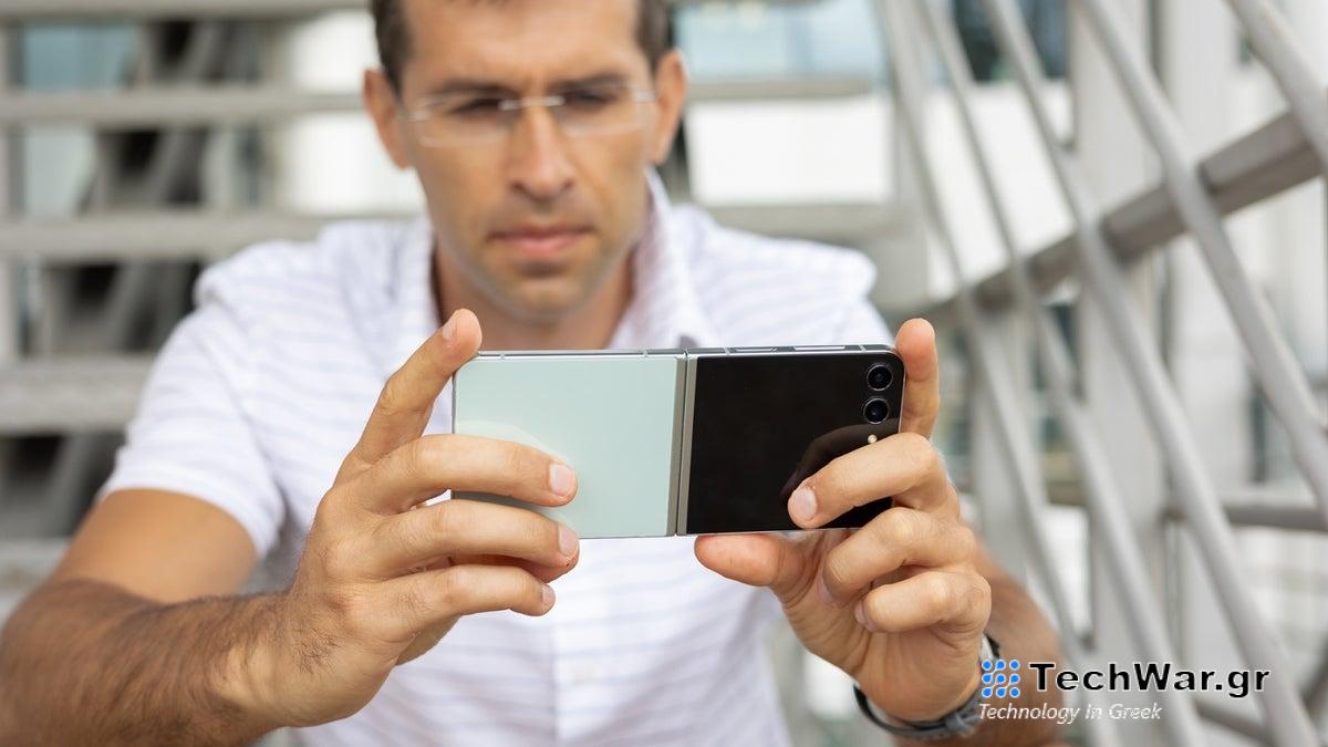 Το νέο πρωτότυπο τηλέφωνο της Samsung οδηγεί το πιο δημοφιλές αναδιπλούμενο στον κόσμο σε μια νέα κατεύθυνση
