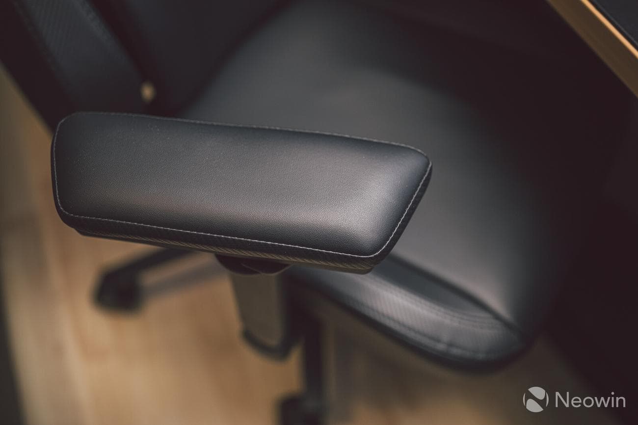 Καρέκλα παιχνιδιού ThunderX3 Core