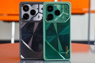 Το Tecno Poca 6 Pro συνοδεύεται από φορτιστή 70W και θήκη που ταιριάζει στο χρώμα