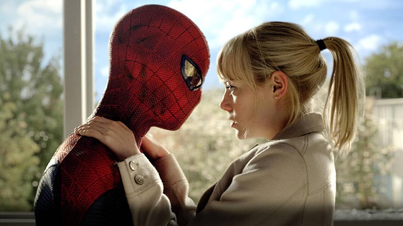 Ο Andrew Garfield ως Spider-Man και η Emma Stone ως Gwen Stacy στο The Amazing Spider-Man