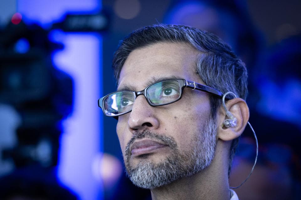Η Alphabet Inc. και ο διευθύνων σύμβουλος της Google, Sundar Pichai παρευρίσκεται στα εγκαίνια ενός κόμβου Τεχνητής Νοημοσύνης (AI) της Google στο Παρίσι στις 15 Φεβρουαρίου 2024. (Φωτογραφία ALAIN JOCARD / AFP) (Φωτογραφία ALAIN JOCARD/AFP μέσω Getty Images)