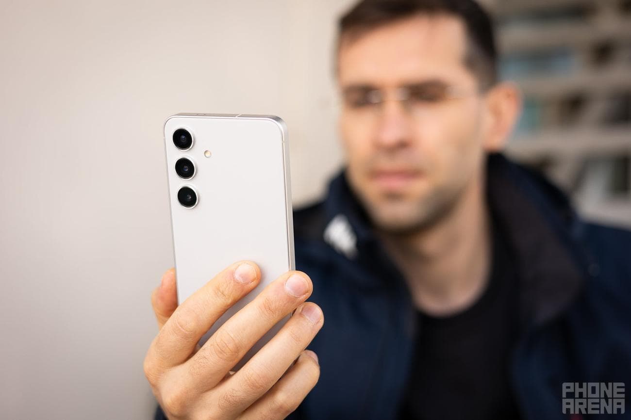 Συνοπτικά, μια έκκληση προς όλους τους κατασκευαστές τηλεφώνων - να φτιάξετε πιο συμπαγή τηλέφωνα!  - Το Galaxy S24 της Samsung μετά τη διαφημιστική εκστρατεία: Άλλαξε το μυαλό μου;  Και είναι η τεχνητή νοημοσύνη μεγάλη υπόθεση;