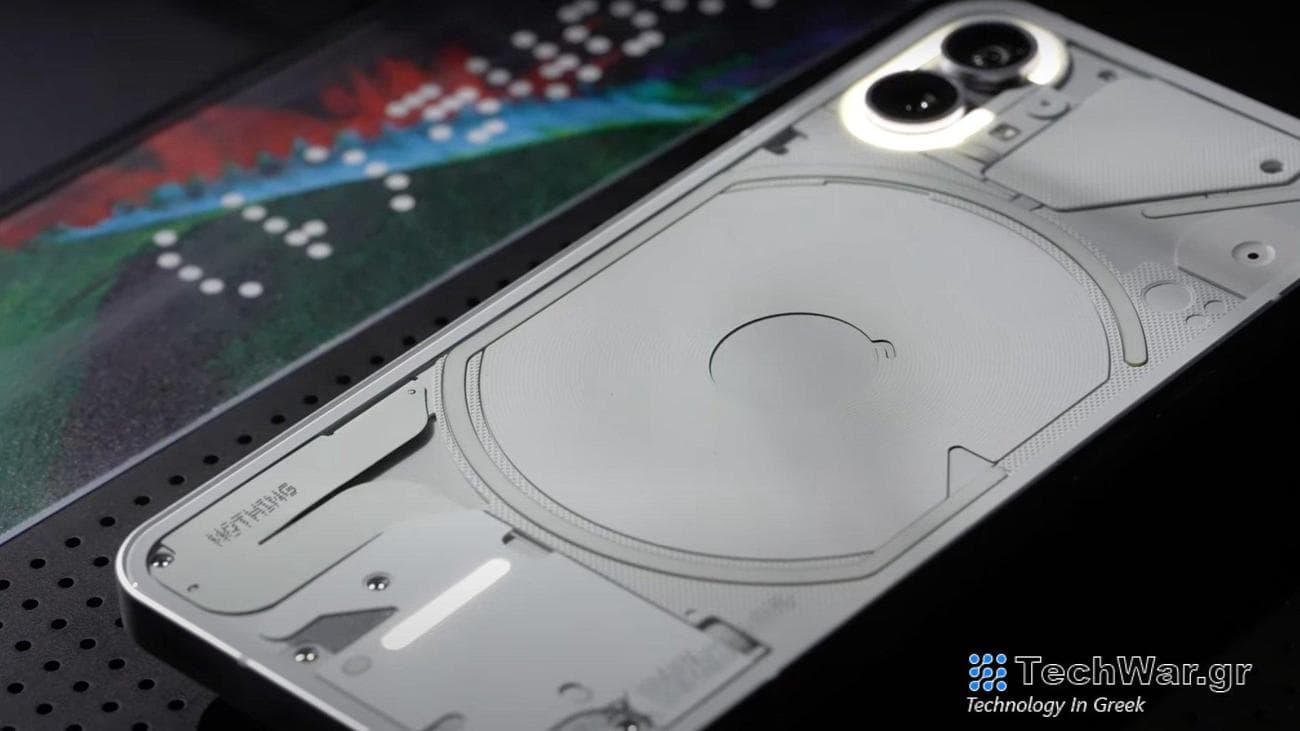 Nothing Phone 1 glowing live image