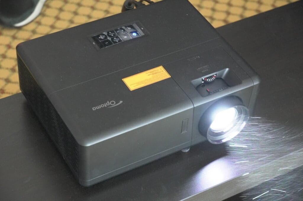 Έκθεση Optoma UHZ55 Bristol