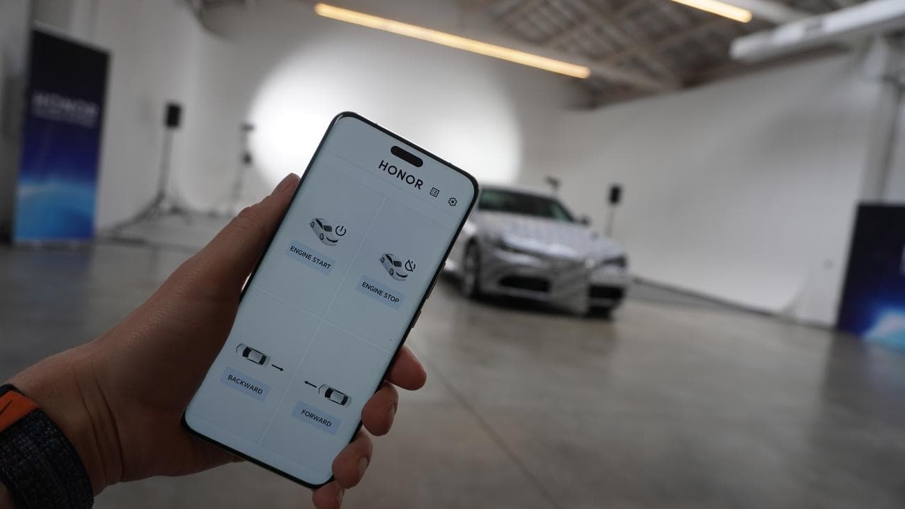 Honormagic6 pro ελέγχοντας ένα αυτοκίνητο χρησιμοποιώντας το eye tracking