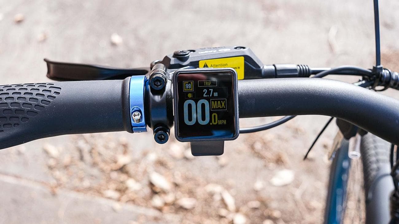 Το Propella 9S Pro V2 παρκαρισμένο έξω