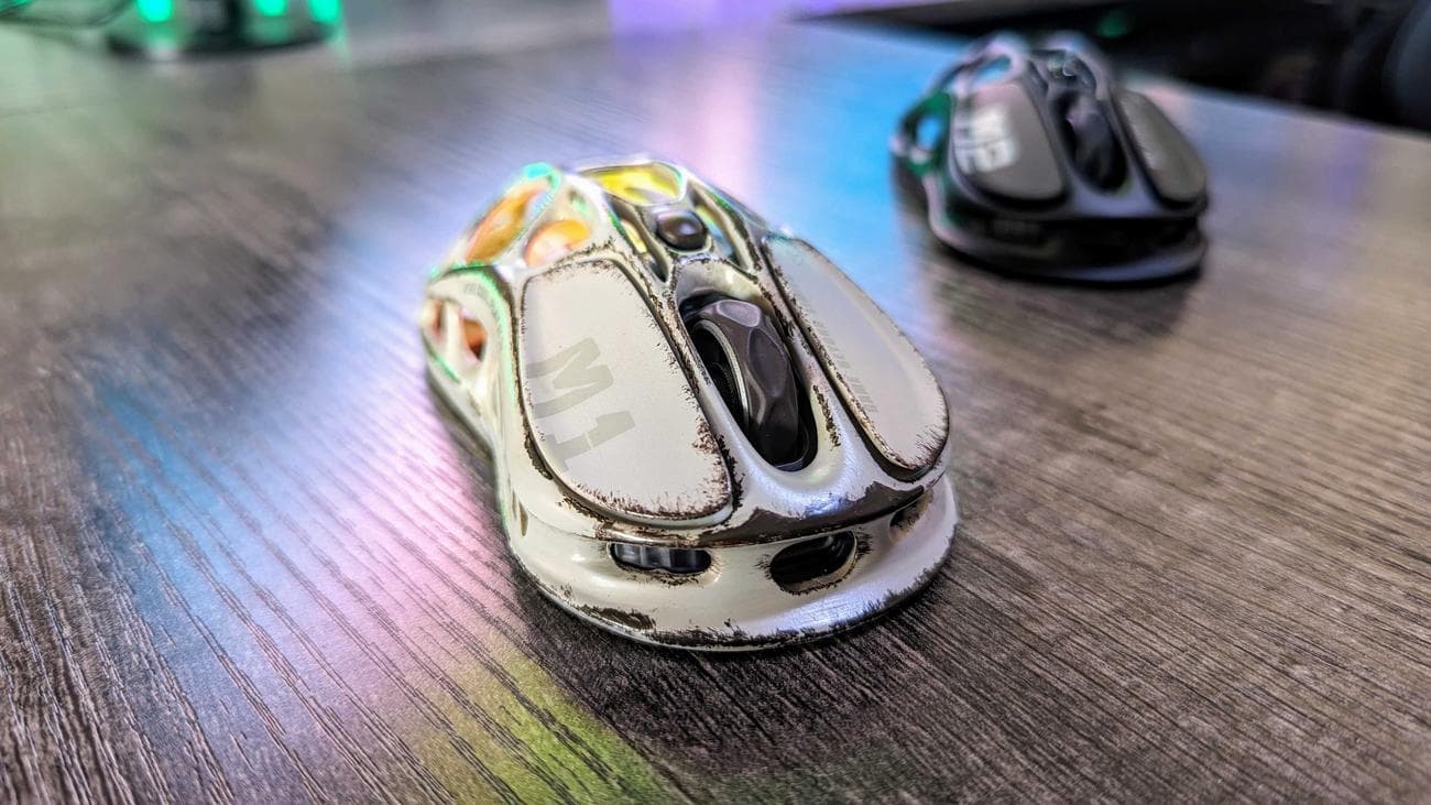 Εικόνα του ασύρματου ποντικιού gaming GravaStar Mercury M1 Pro.