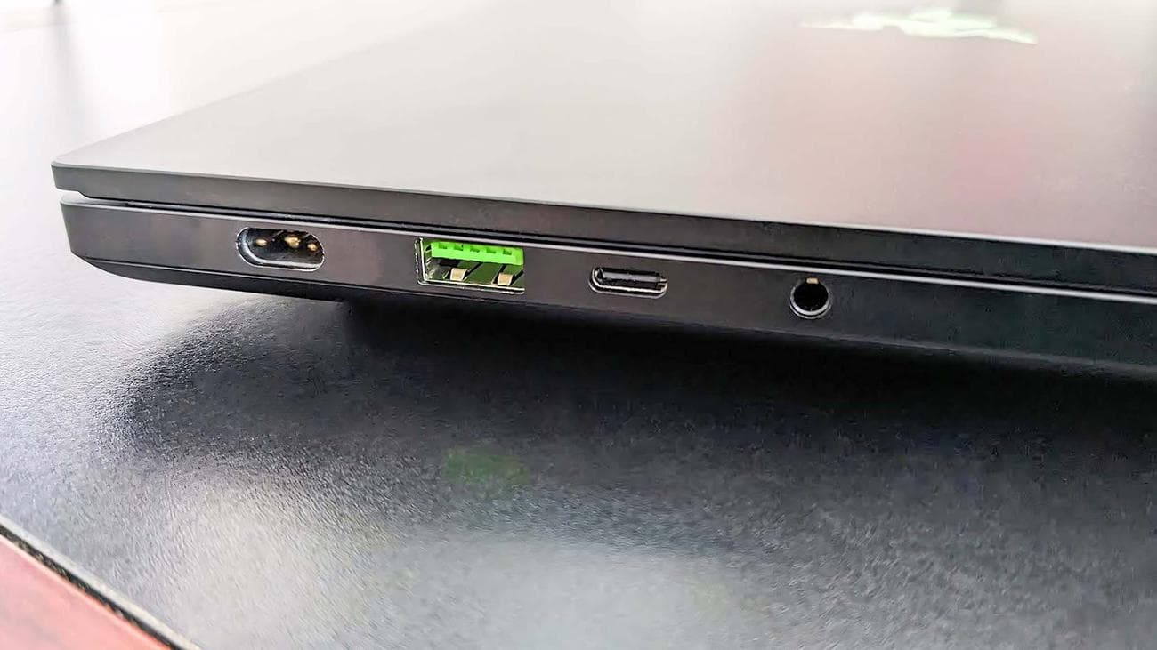 Razer Blade 14 (2024) left ports.