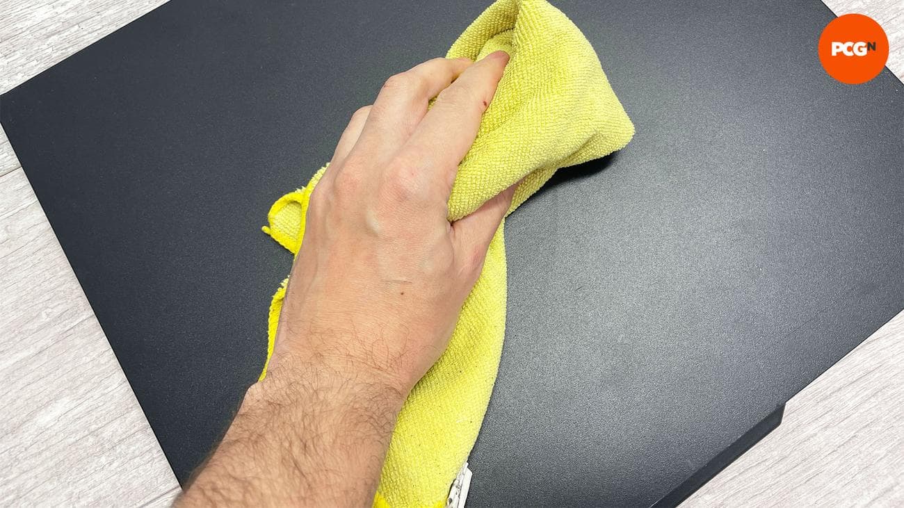 Πώς να χαράξετε τη θήκη του υπολογιστή σας: Καθαρίστε το πλαίσιο θήκης