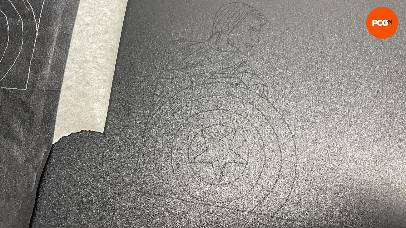 Πώς να χαράξετε τη θήκη του υπολογιστή σας: Αφαιρέστε το χαρτί αντιγραφής άνθρακα