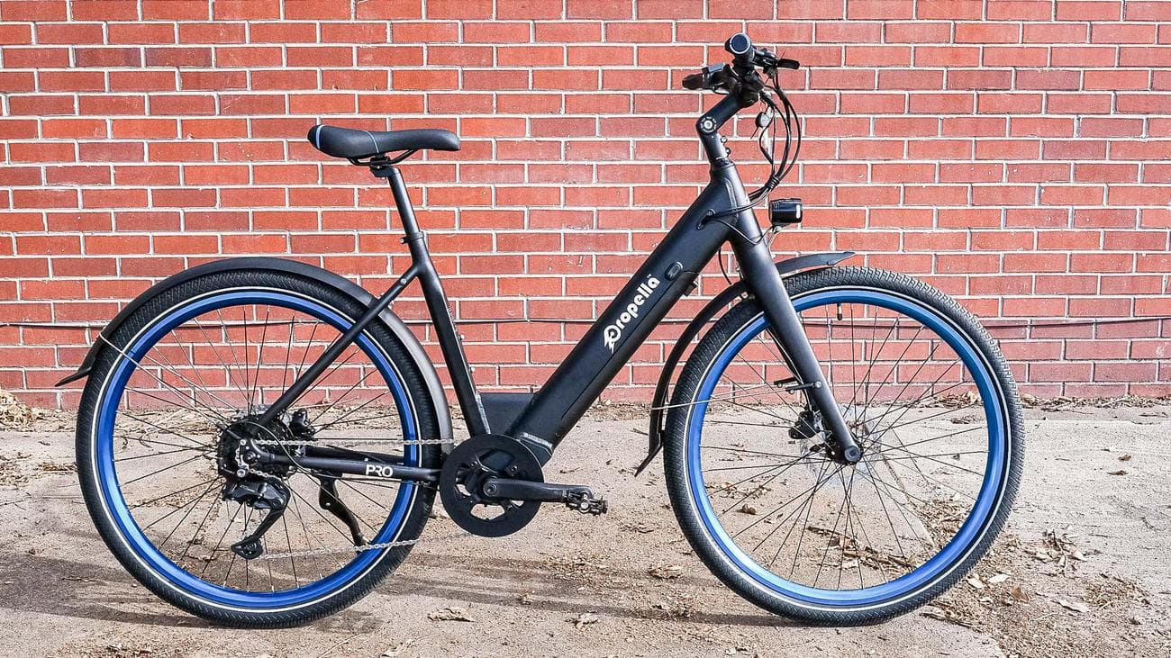 Το Propella 9S Pro V2 παρκαρισμένο έξω