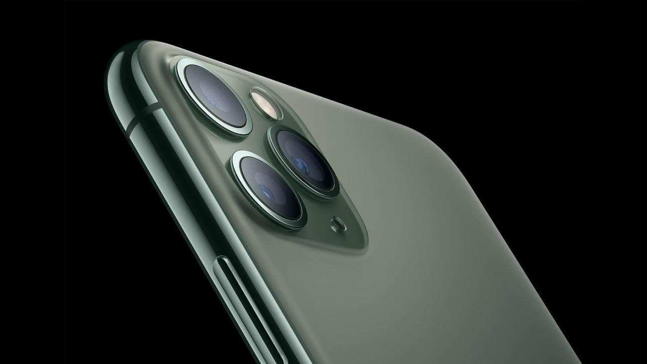 Το πίσω μέρος ενός iPhone 11 Pro, δείχνει το σύστημα κάμερας του.
