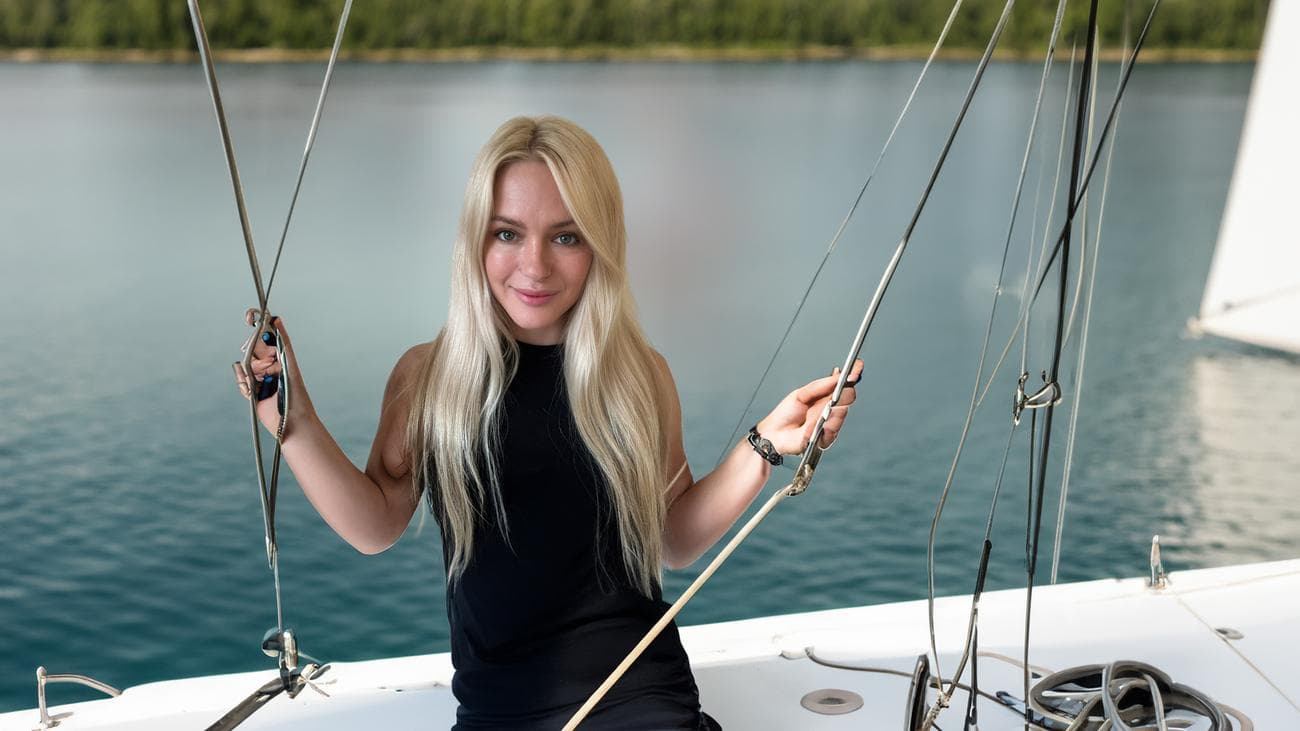 Μια φωτογραφία της συγγραφέα του iMore Becca Caddy που δημιουργήθηκε με AI