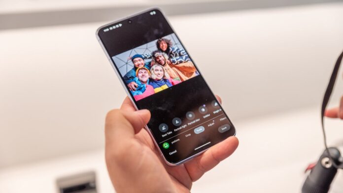 Η διαφήμιση Super Bowl της Google θα επικεντρωθεί σε μια λειτουργία προσβασιμότητας της σειράς Pixel 8
