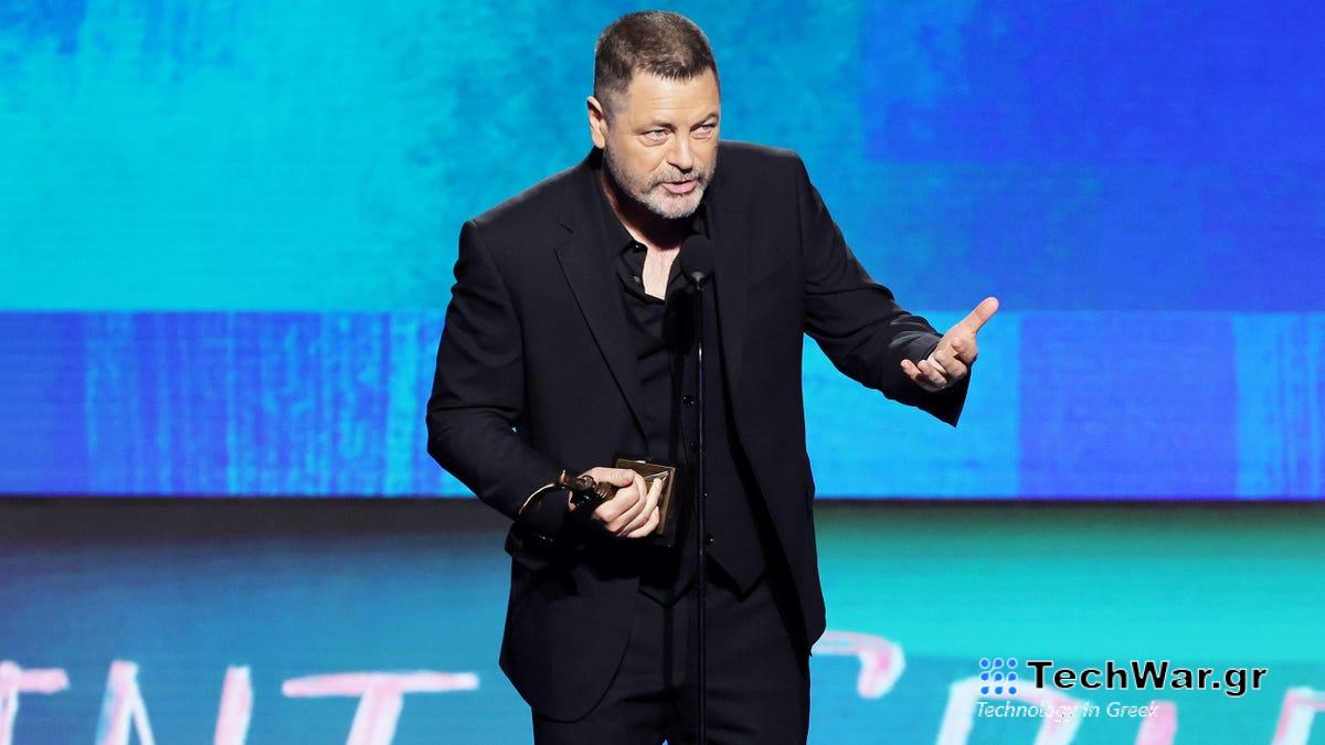 Ο Nick Offerman κλείνει το «Homophobic Hate» για το The Last of Us Romance