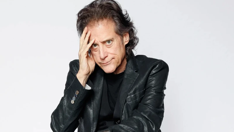 Richard Lewis: Έφυγε από τη ζωή ο γνωστός κωμικός και ηθοποιός