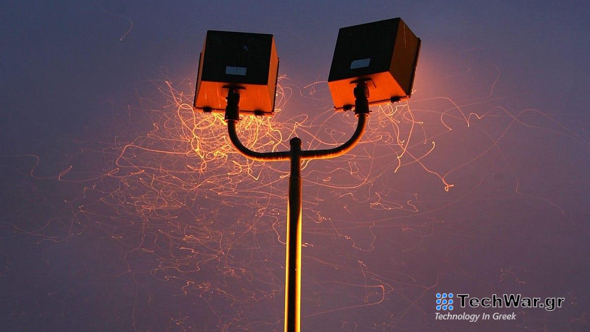 Τα έντομα δεν έλκονται από τα τεχνητά φώτα. Τους βασανίζουν