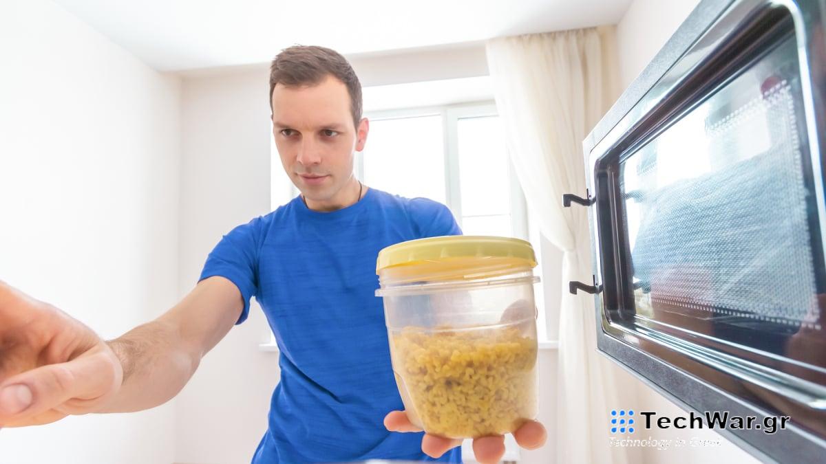  Το Διαδίκτυο έχει τρελαθεί με το ξαναζεσταμένο ρύζι.  Πρέπει να ανησυχείτε;
