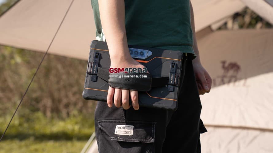 Oukitel RT8 με δερμάτινο λουράκι χειρός