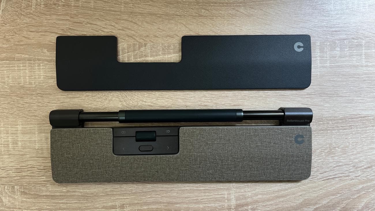 Contour Rollermouse Pro Slim σε γραφείο μπροστά από φορητό υπολογιστή (χωρίς επεξεργασία)