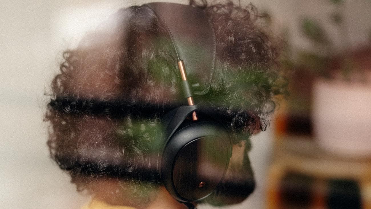 Φοριέται το Meze Audio Liric 2nd Gen