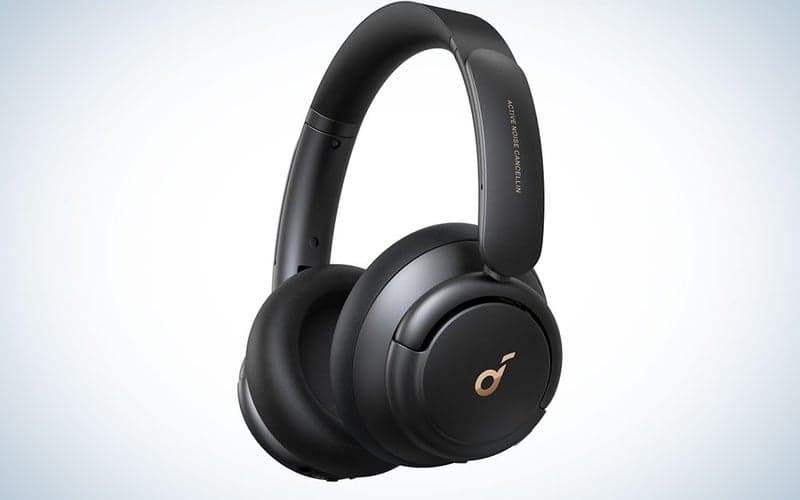 Ακουστικά ακύρωσης θορύβου Anker σε απλό φόντο