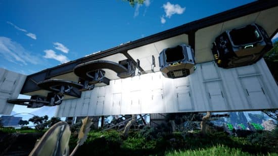 Best Satisfactory mods: μια σειρά από σωλήνες κάτω από ένα πάνελ που το κρύβουν στο Mod Floor Ceiling Logistics.