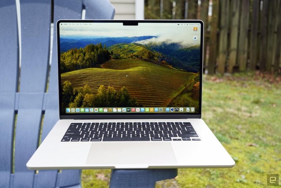 MacBook Air M3 15 ιντσών μπροστινή όψη
