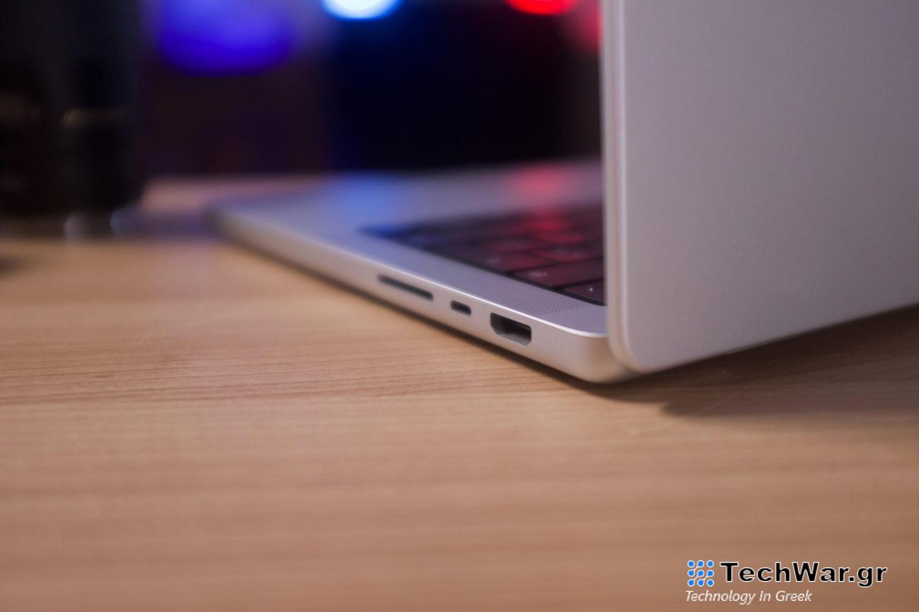 Η Apple φέρεται να σχεδιάζει αναδιπλούμενο MacBook 20 ιντσών
