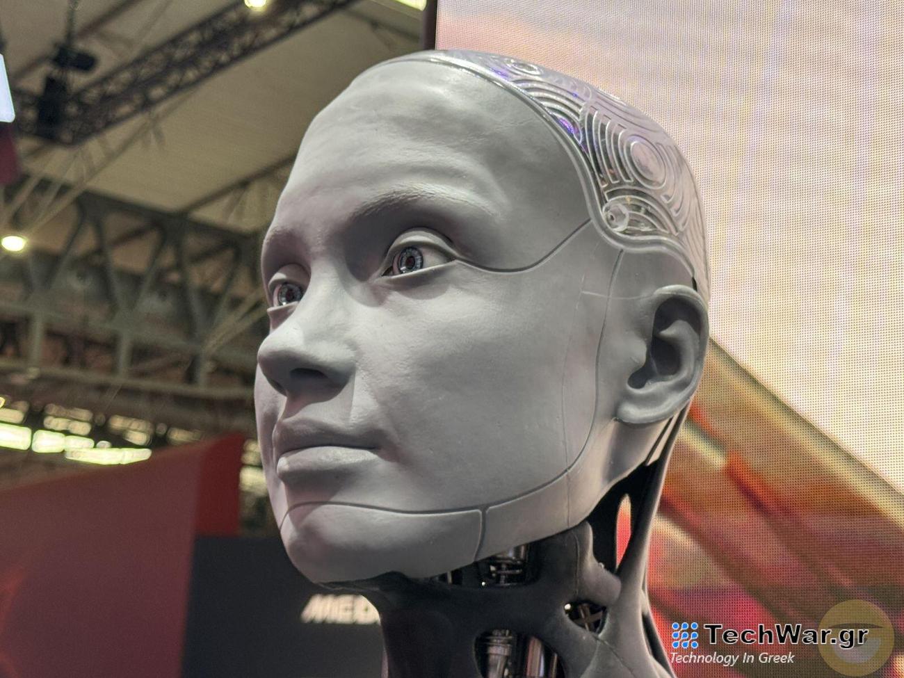 Tο ανθρωποειδές ρομπότ Ameca, μαγεύει τους επισκέπτες του MWC 2024